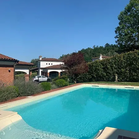 Casa Con Piscina Privata E Campo Da Tennis